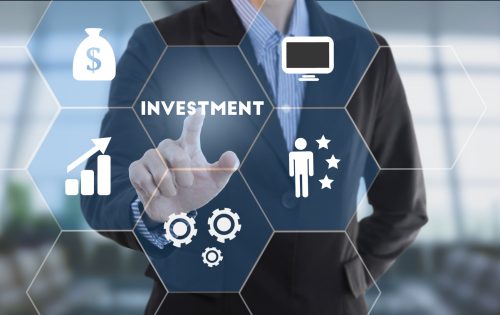 Businessman hand pressing button investment. sign on virtual screen. business concept.